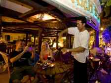 10834_120622055636816_800x600